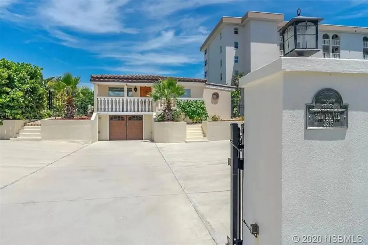 Oceanfront Beach Villa On Daytona Beach Shores